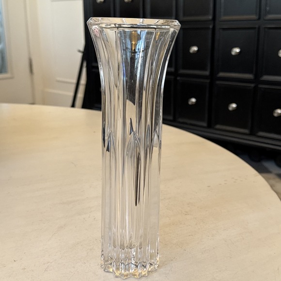 Mikasa Tall Crystal Flower Vase - Flared Neck - 9 7/8 inches - Picture 2 of 7